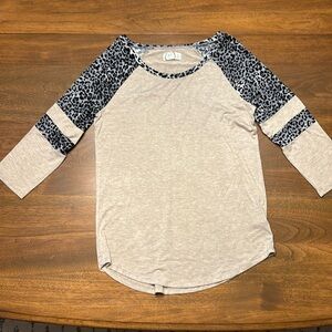 🍓3/$15🍓 Maurice’s 24-7 3/4 length tee.